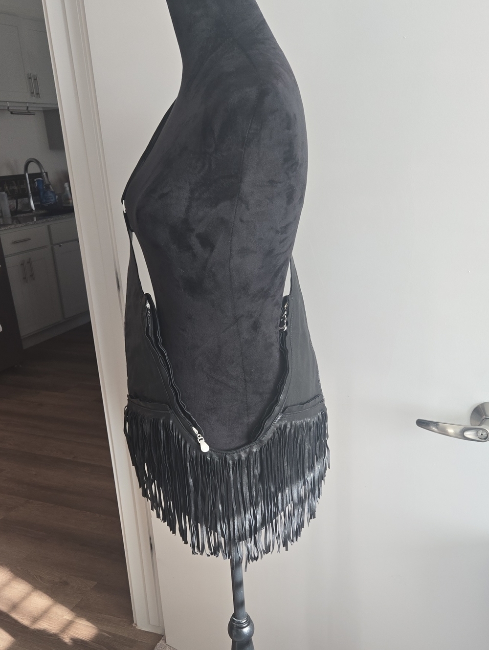SASH 100% Genuine Leather Black Fringe Travel Bag With RFID Protection - Picture 13 of 16